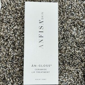 Anfisa skin an gloss ceramide lip treatment
